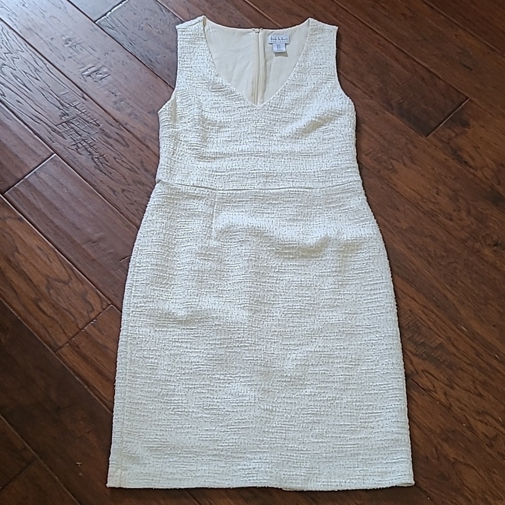 Nicole Miller New York sleeveless, textured, ivory colored dress size 4
